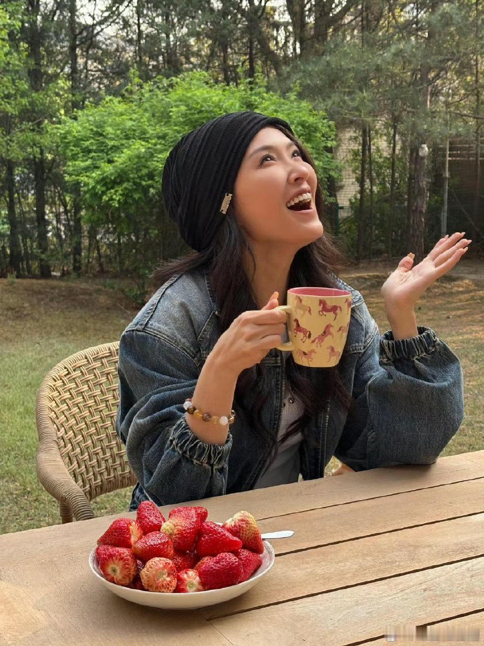 徐洁儿浪姐从第一到一般太虐了 从第一到一般的落差，换谁心里都会不好受，姐姐稳住呀