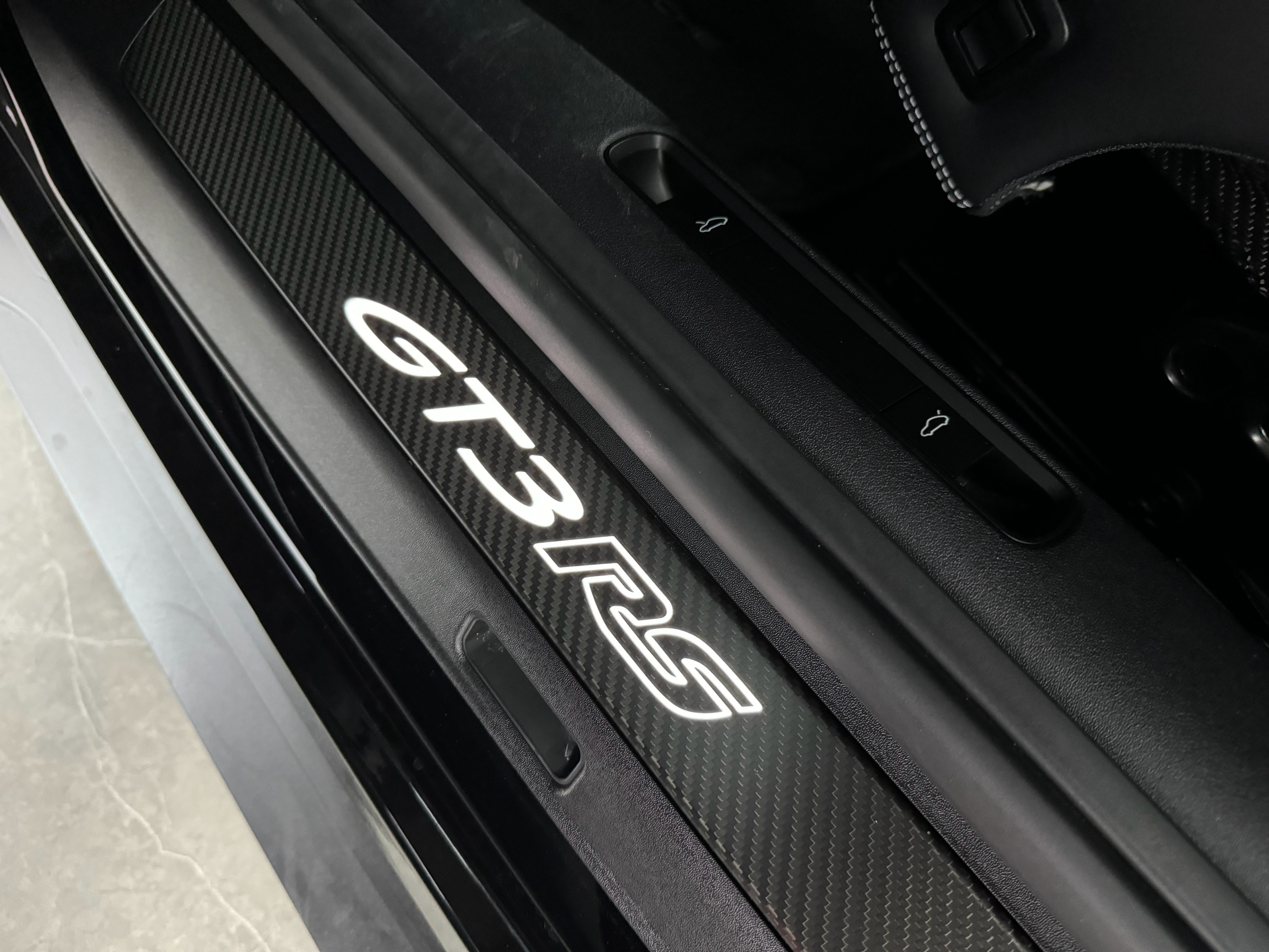 992 GT3 RS行情中规没有引进的保时捷992GT3 RS继续跌幅、因为第一