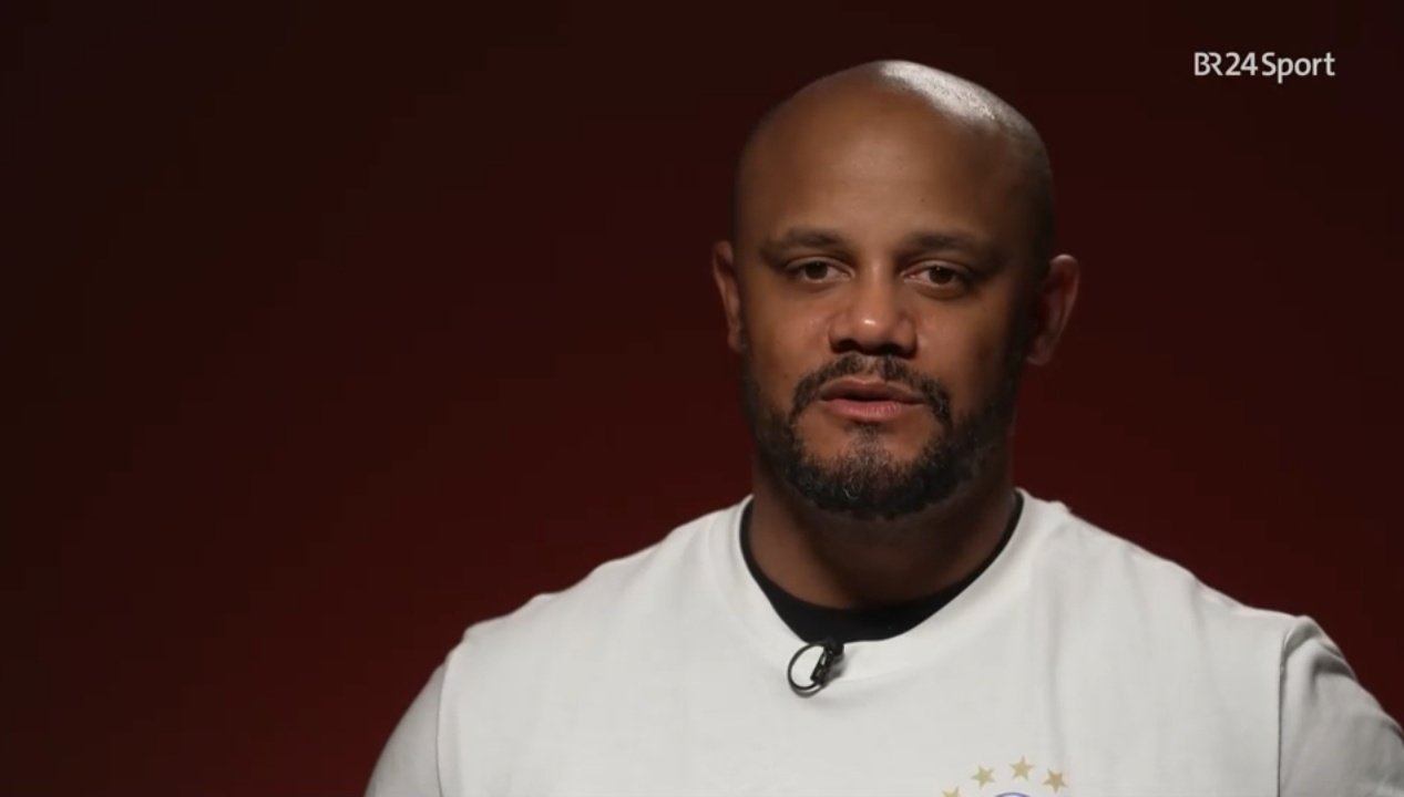 孔帕尼谈及成为继海因克斯和弗里克之后拜仁第三位三冠王教练的可能性：“现在我只想赢