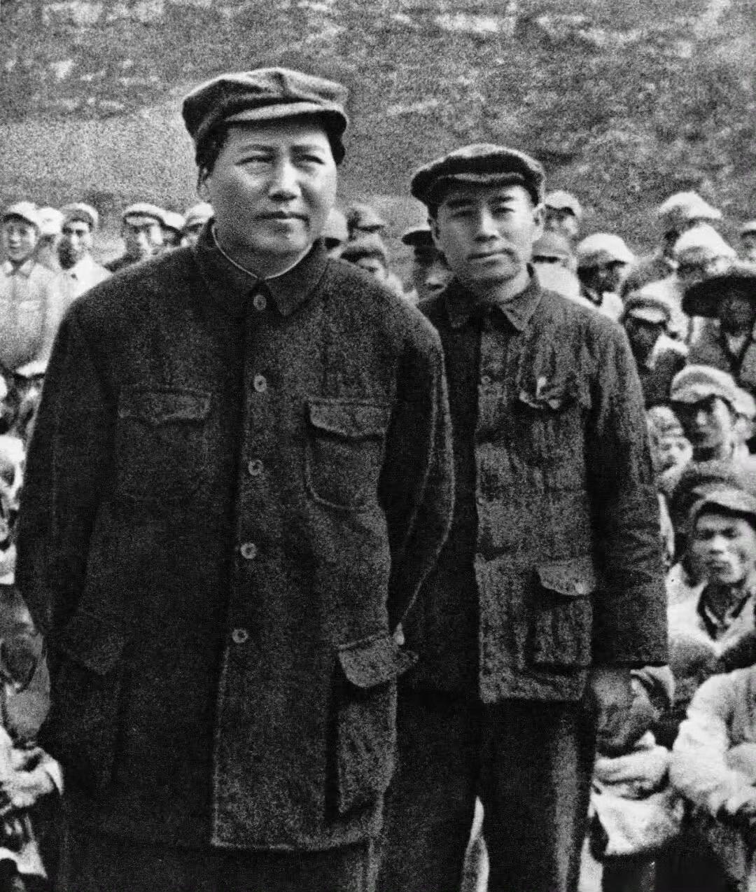 曙光在前

这张照片是我见过的毛主席最霸气侧漏的一张。
拍摄地点：延安，
拍摄时