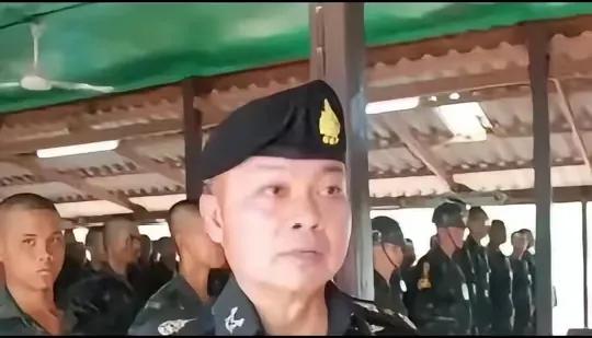 泰国的火力太强劲了，让柬埔寨军队受不了。当柬埔寨军方发射一发炮弹过来时候，泰国军