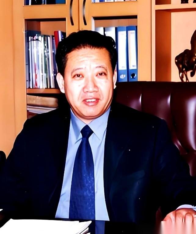 身价百亿的上市老总，碰上那个主动放弃16亿身家、体面走人的前妻。
没有寒暄，没有