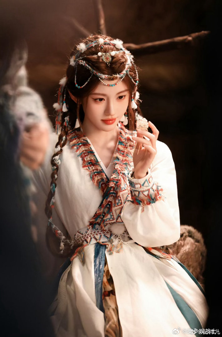 月鳞绮纪追剧团复刻双狐开大名场面 追剧团的熟人局也太欢乐了！露芜衣雾妄言再现跳舞