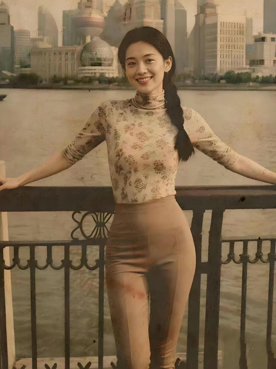 刷到这张上世纪90年代的老照片，直接被惊艳到！
 
这是几十年前在上海黄浦江边拍