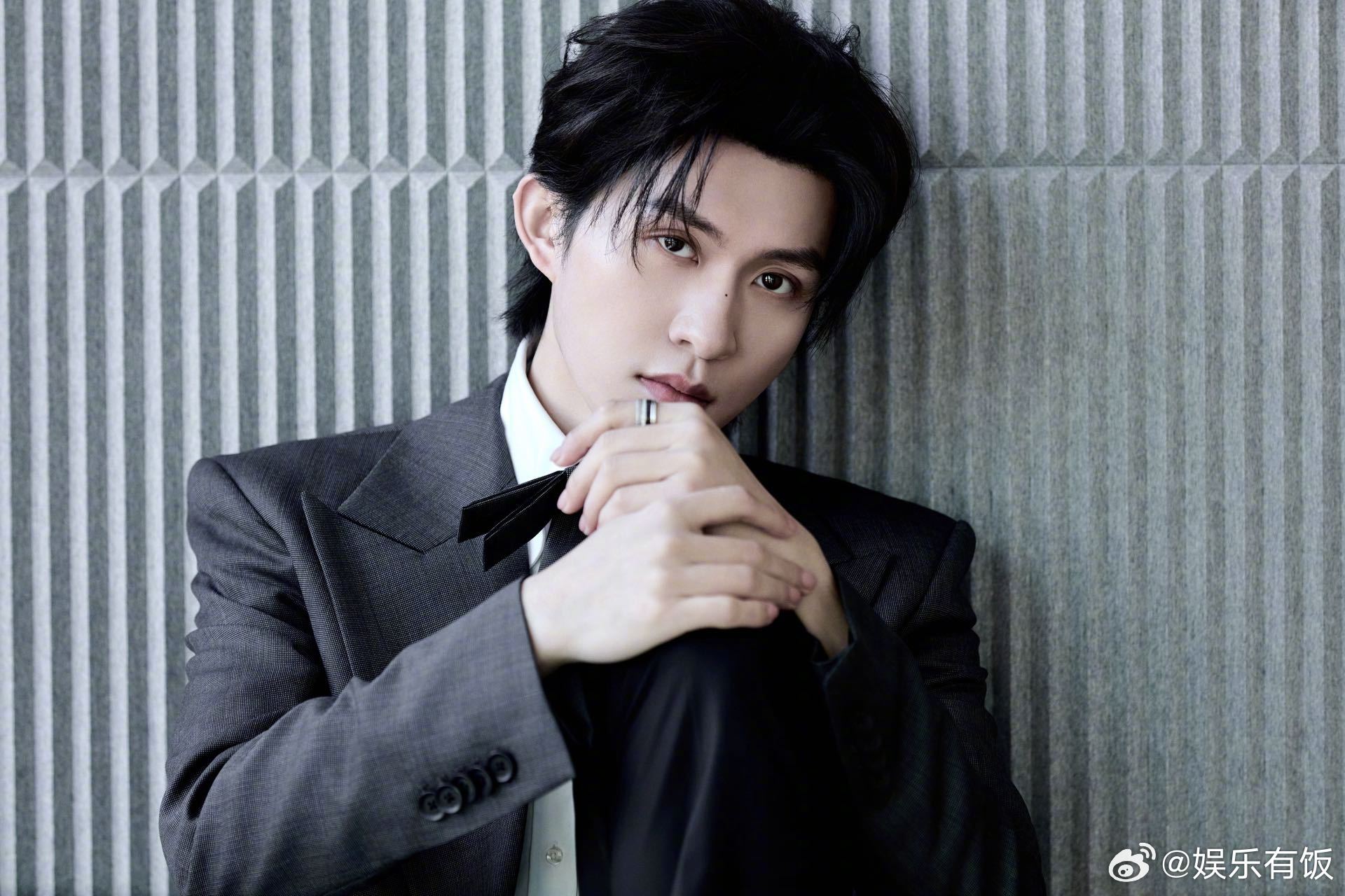 笑不活了家人们！张集骏看似光鲜亮丽其实穿上秋裤了 看来明星和咱们打工人的冬天也没