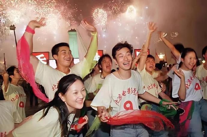 还有谁不知道这张照片的人是黄晓明？ ​ ​​​