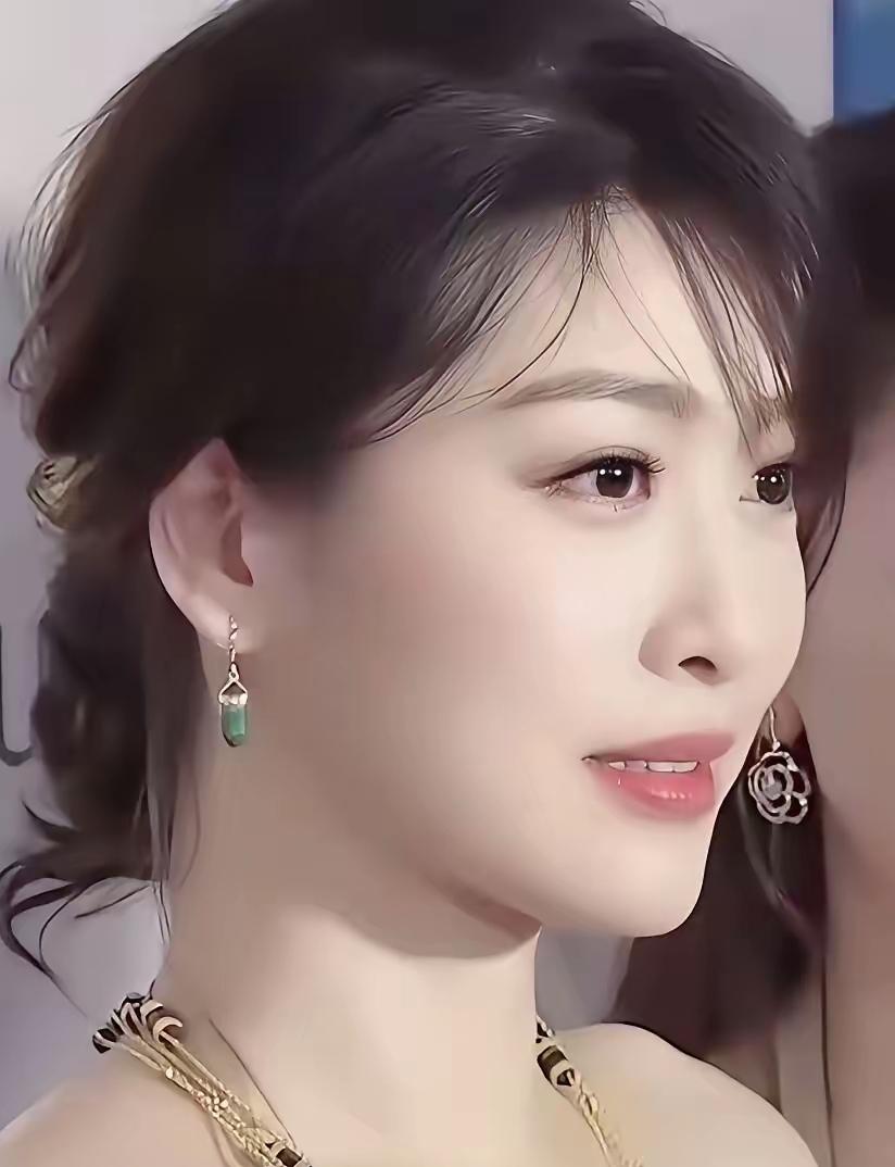 这位女演员是谁竟然长得，比弟一美女朱琳还美