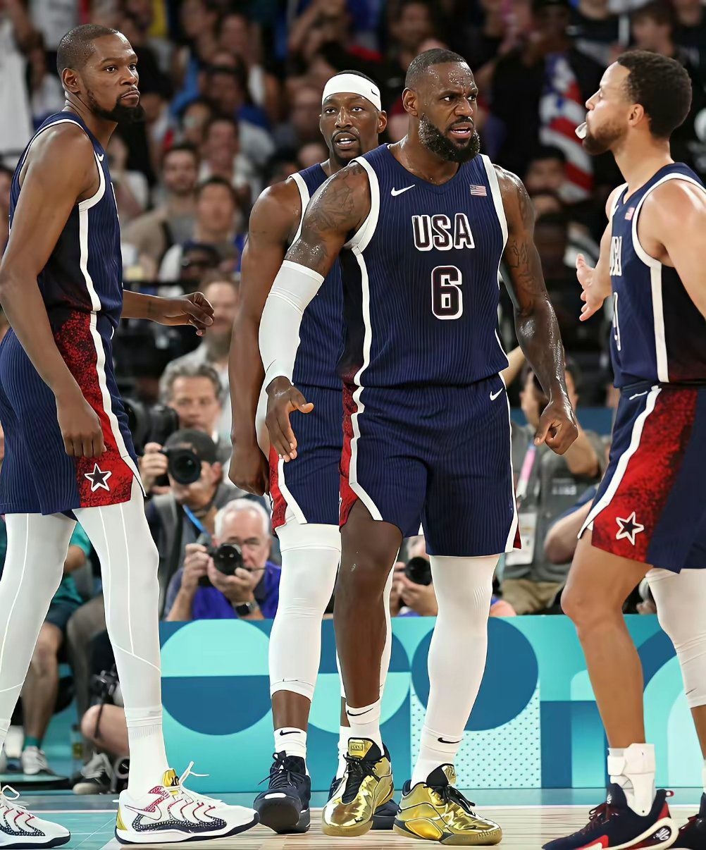 NBA老将：1、詹姆斯，41岁，数据断崖式下降，上赛季场均24.4分7.8篮板8