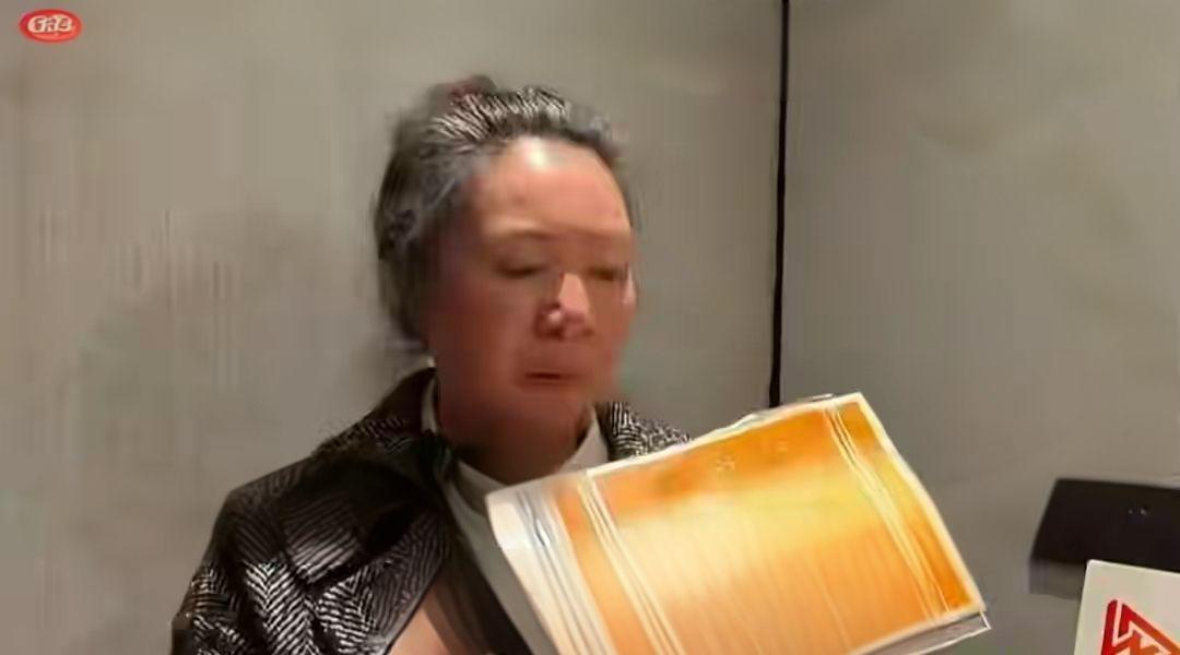 刚刚宣判！
刚刚宣判！
杀死紫雅的凶手梁某，被判处死刑，缓期两年执行。
紫雅妈妈