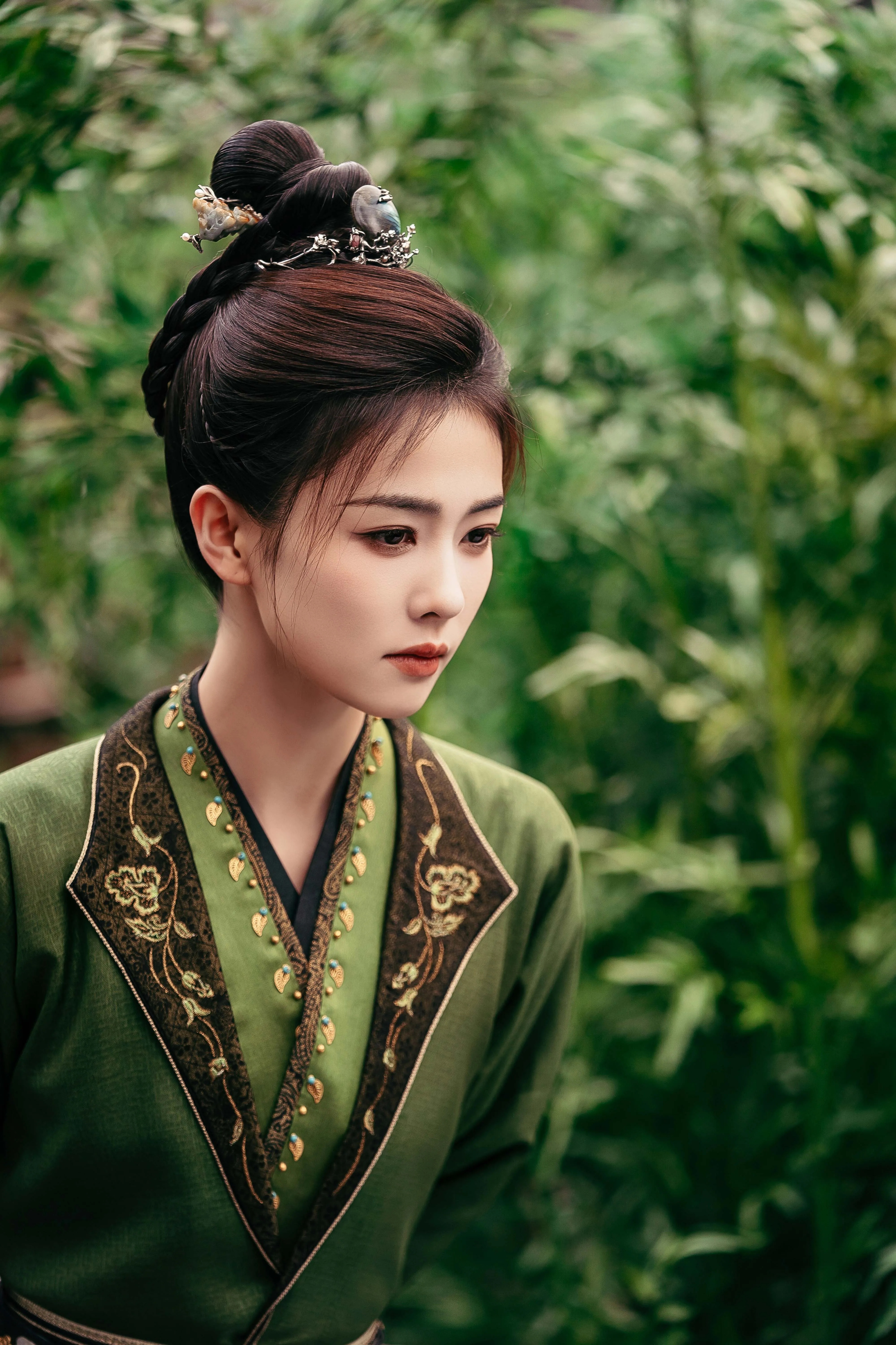 唐宫奇案剧里，白鹿为女性争公道，戏外却被最不该伤害她的人捅刀。白鹿和李佩仪的理想