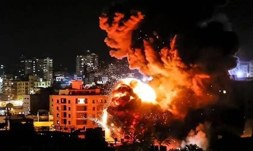 “大的要来了！”十几枚巡航导弹呼啸升空，美海军在海上疲于奔命。是谁让美军显露败军