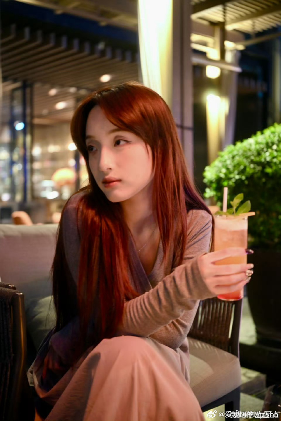 占数码曾经很瘦很帅，人送外号:宁德王力宏。为了保护漂亮的女友把自己吃胖了。我切入