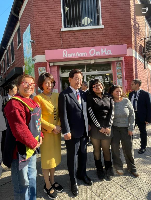 韩国第一夫人从智利到阿根廷，换装不换鞋子，气质差别有点儿大！7月30日李在明夫妇