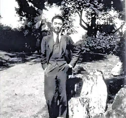 1957年全党开展整风运动，推行大鸣大放，储安平当时身兼九三学社中央委员、中央宣