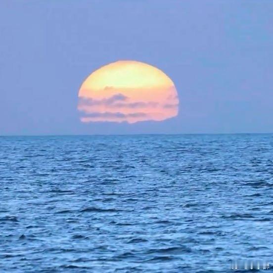 给人生一片厦门海给人生一片厦门海，让温柔海风拂去疲惫，让粼粼波光映照心灵。在这片