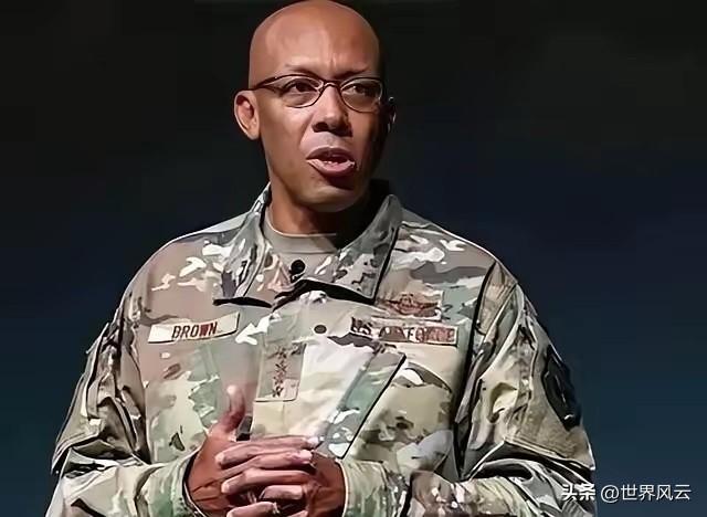 美国人现在终于知道害怕了！
美空军参谋长四星级上将布朗说：中国的六代机虽然可怕，