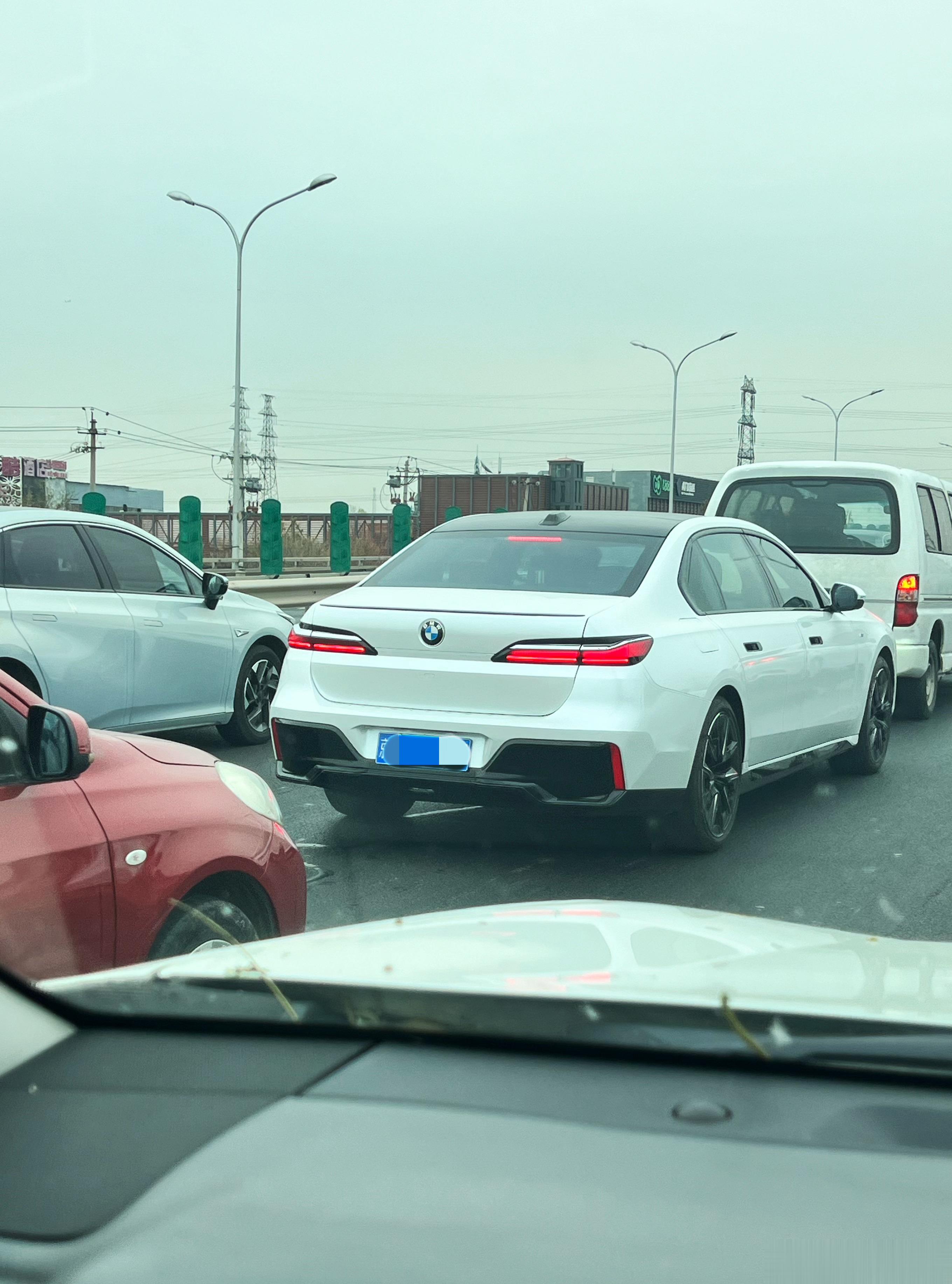 样子挺特别的，尤其是这个特别Joker的前脸，，但就……不像7系……#妇科聊汽车