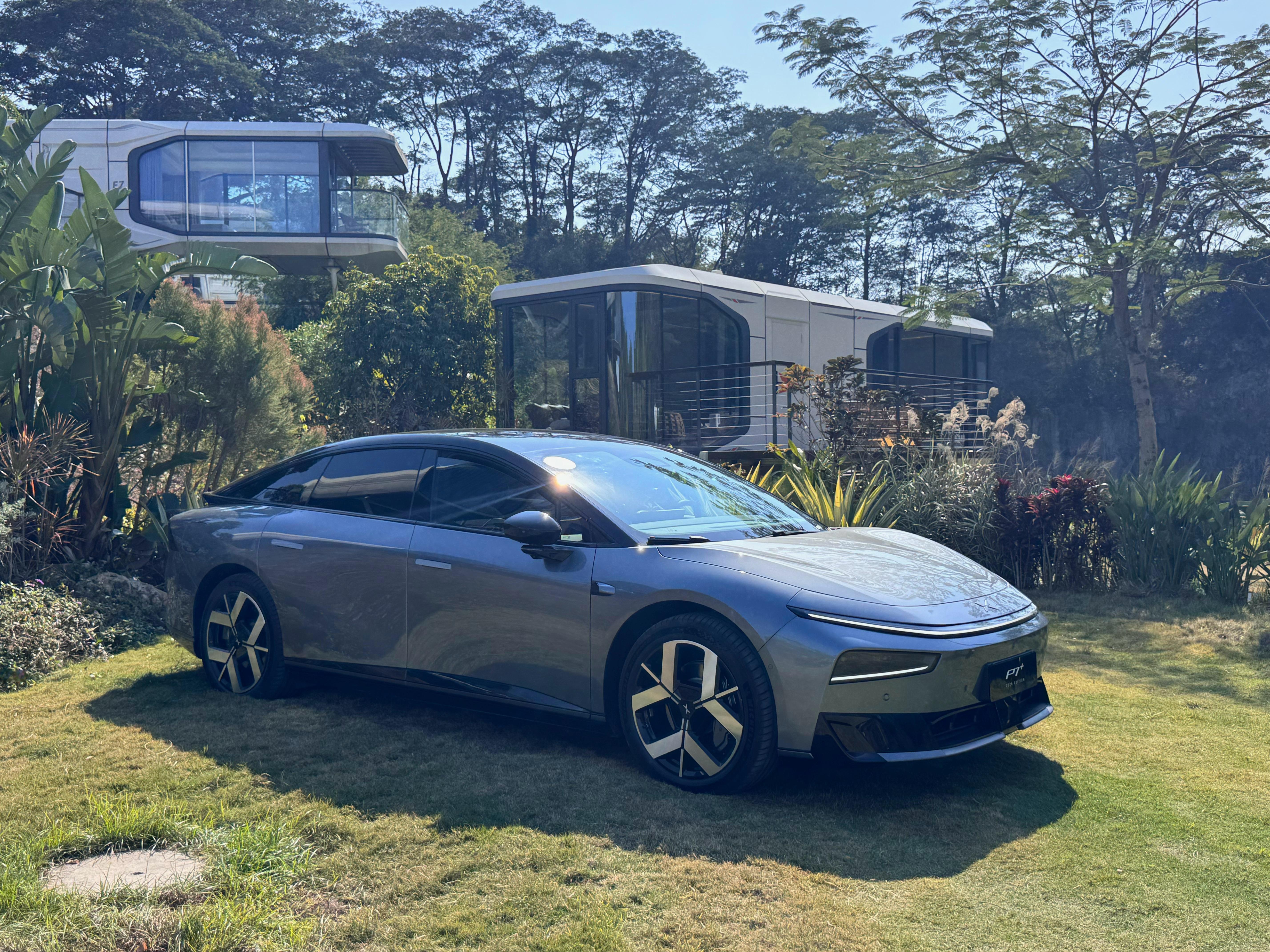 开上2026款小鹏P7+啦，真的有不少改进！还看到了好久没看的落日，等我视频家人