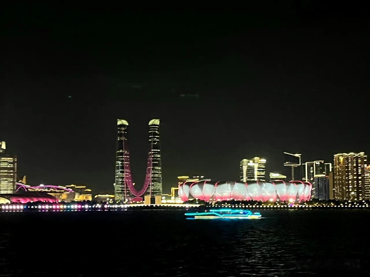 #一句话告别杭州亚运会#杭州第19届亚运会圆满落幕，中国体育代表团获得201金、
