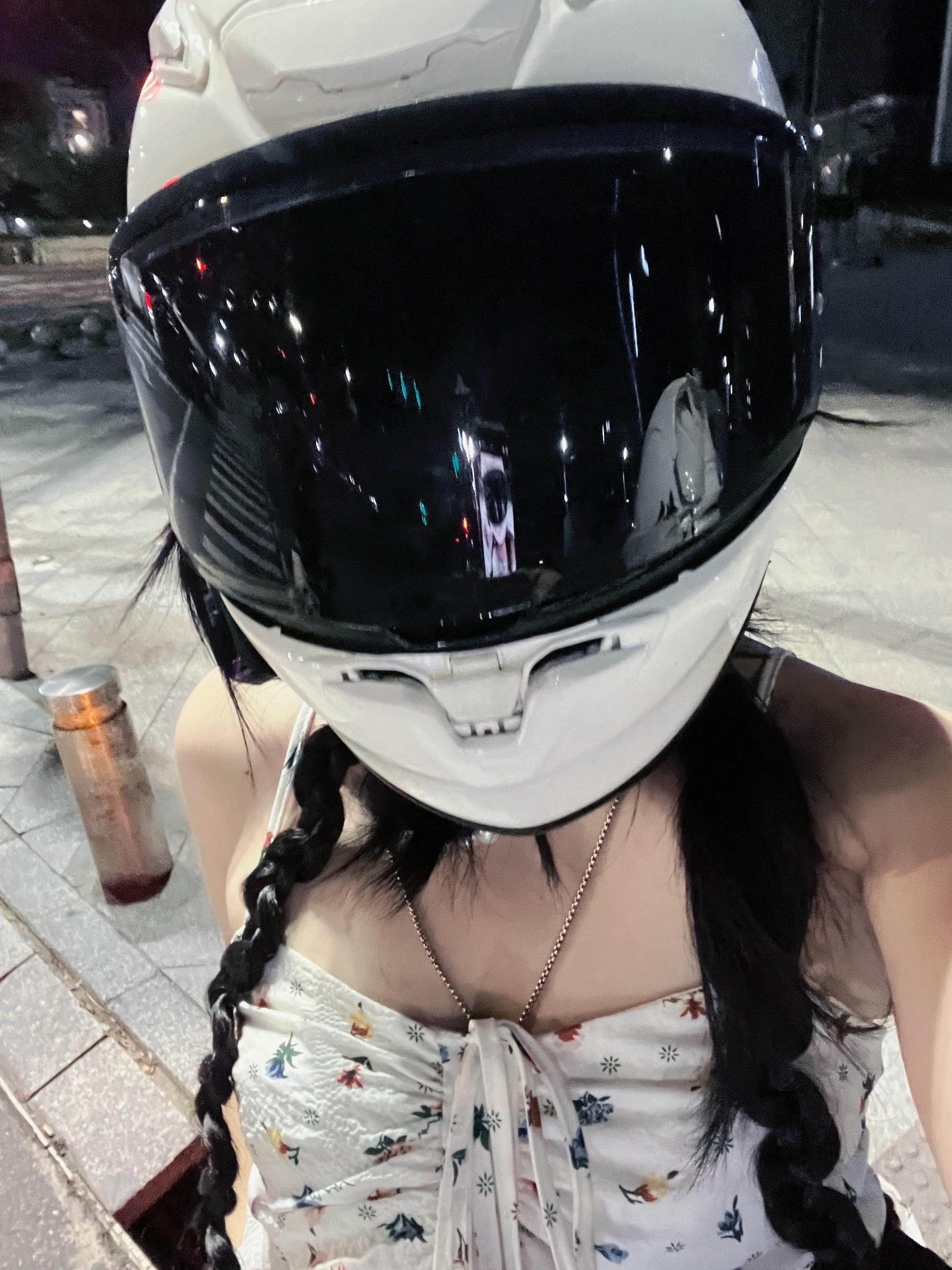 很想你的时候 我知道该睡觉了。