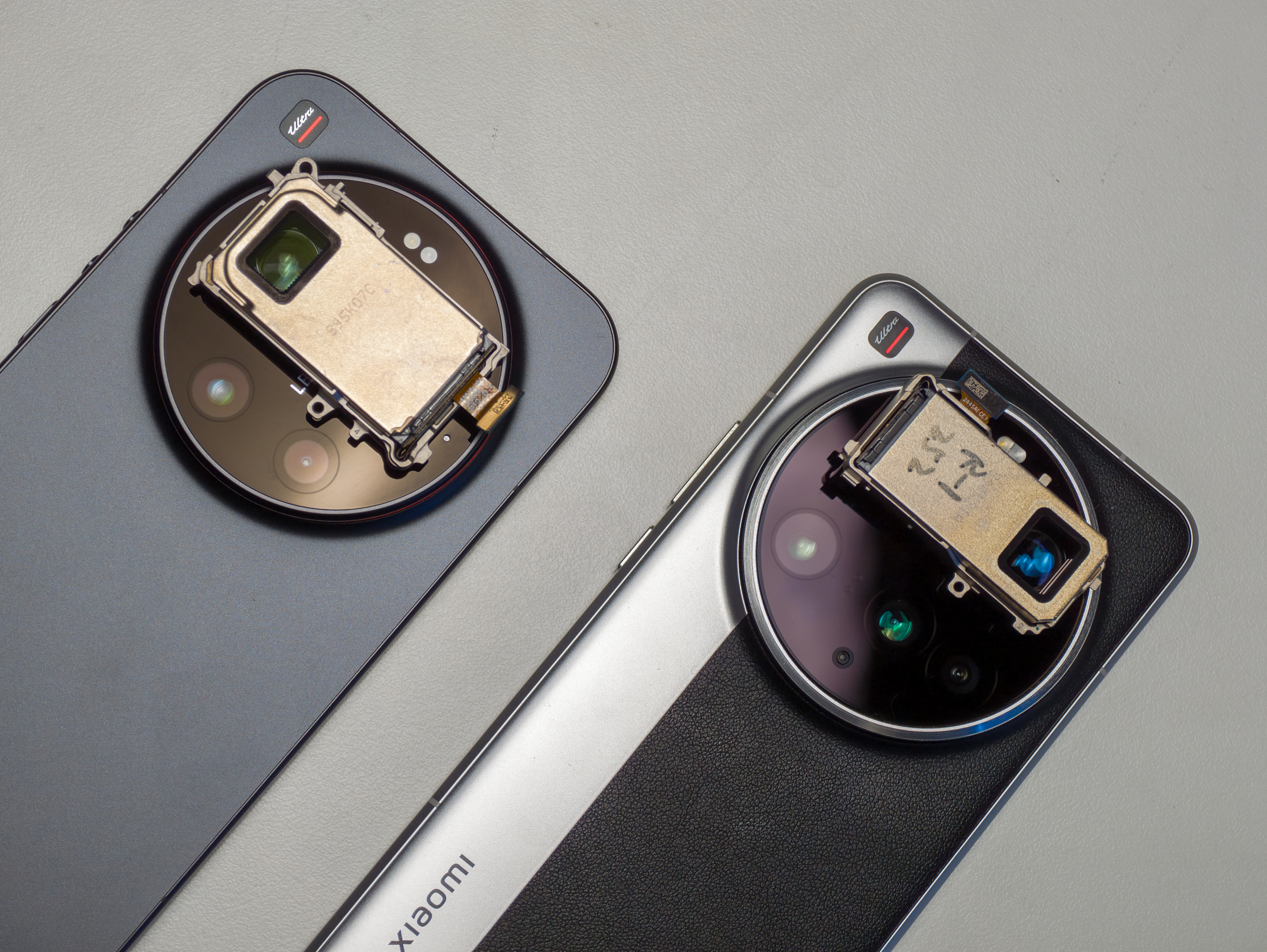 小米 17 Ultra 图赏来啦小米 17 Ultra 整个机器设计很干净，直角