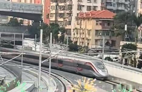 广湛高铁应开通增城、惠州方向的直达快车。

广湛高铁已于昨日开通，但开通城市极为