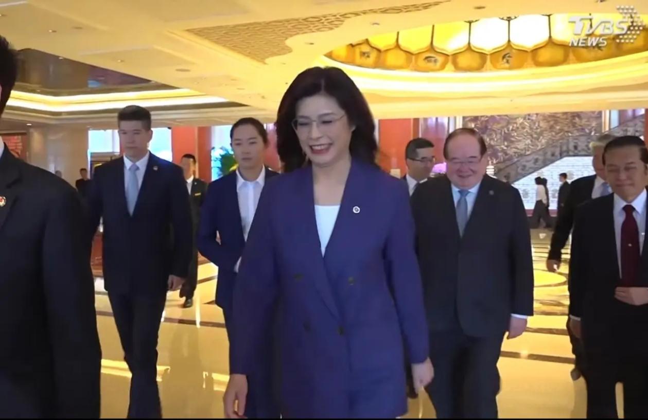 国民党主席郑丽文今天终于见到最想见的人，大陆给予国民党最高规格的接待！这几天，参