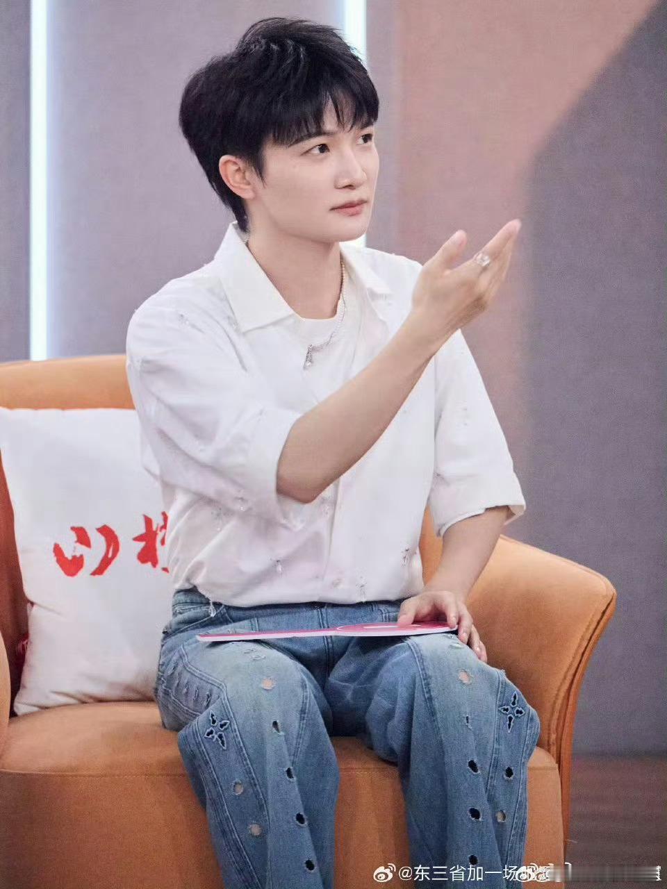 #周深音乐缘计划拍摄小记录#周深真的太帅了，期待这个舞台，太迷人了吧 ​​​