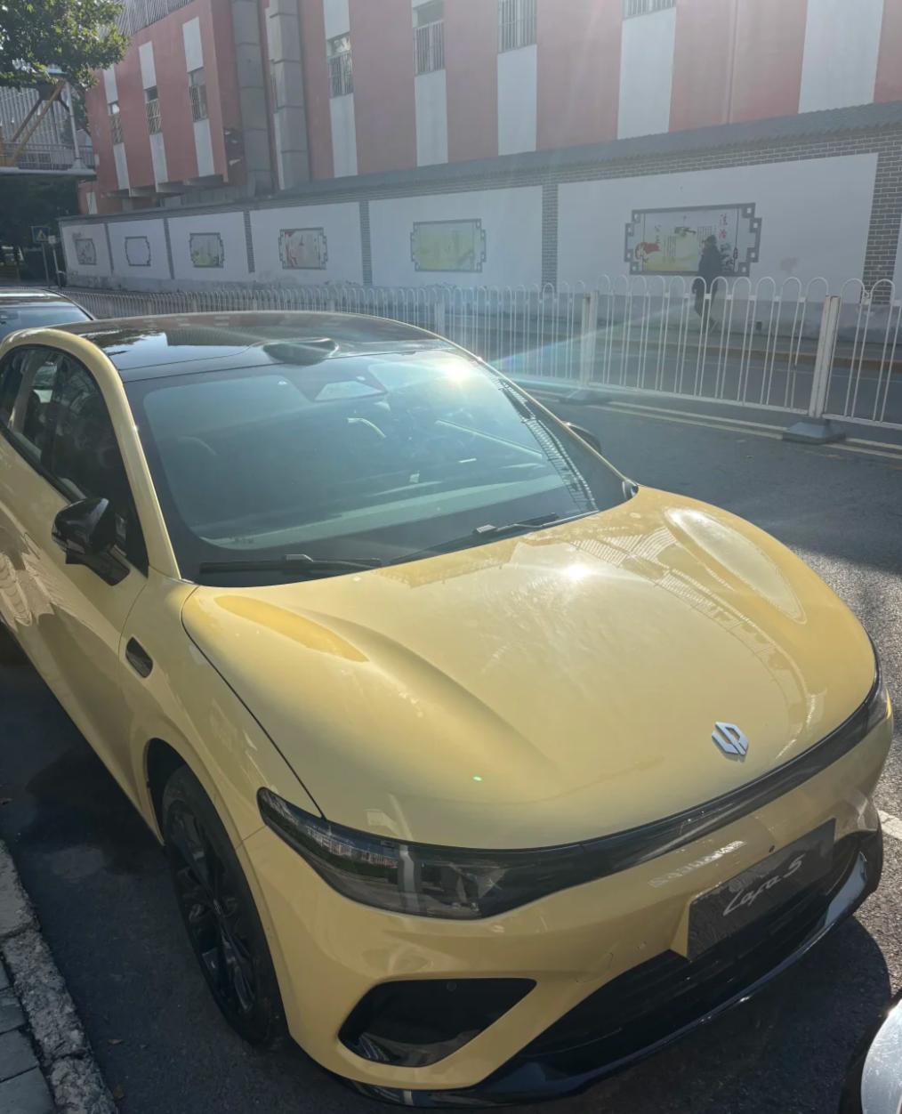 拿本3年终于要买人生第一辆车，现在在海豚和Lafa5间纠结，主要是爸妈都更偏向比