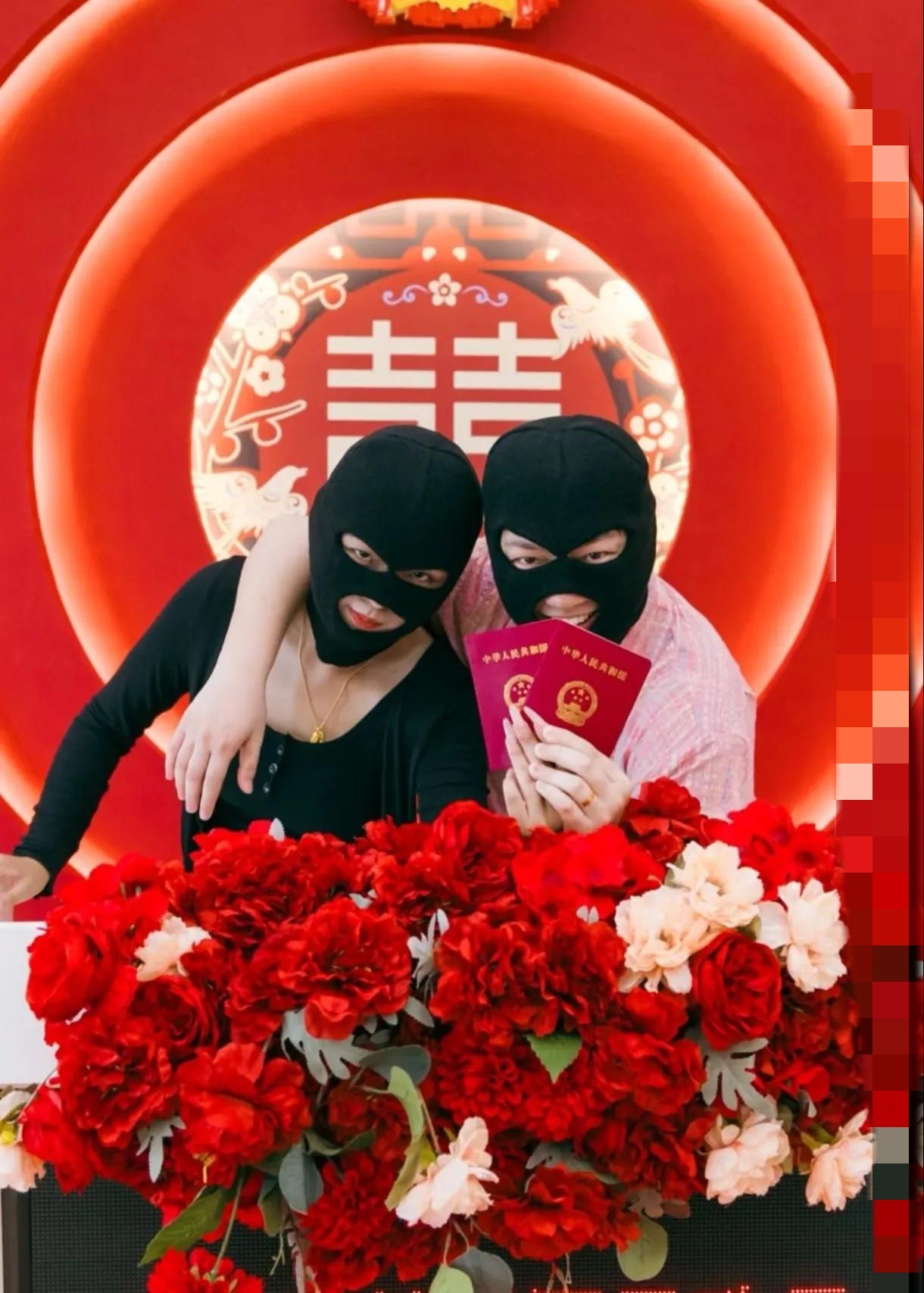 不止上海，

   现在全国都知道黄浦有家“夜店能结婚”了！

    不少人惊