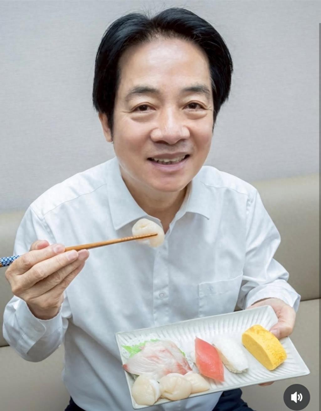 汉奸赖蛤蟆吃倭食，
逮住赖蛤蟆,攥出尿来！