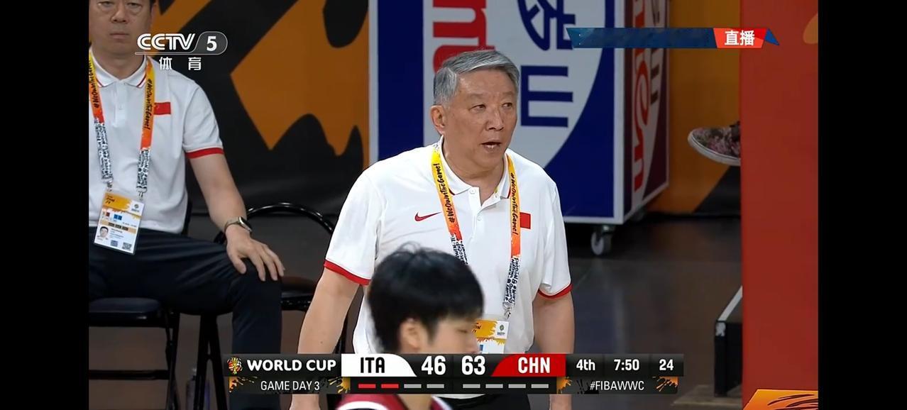 今天凌晨中国女篮用强硬的表现结结实实的打了我的脸。71比51以20分的优势大胜意