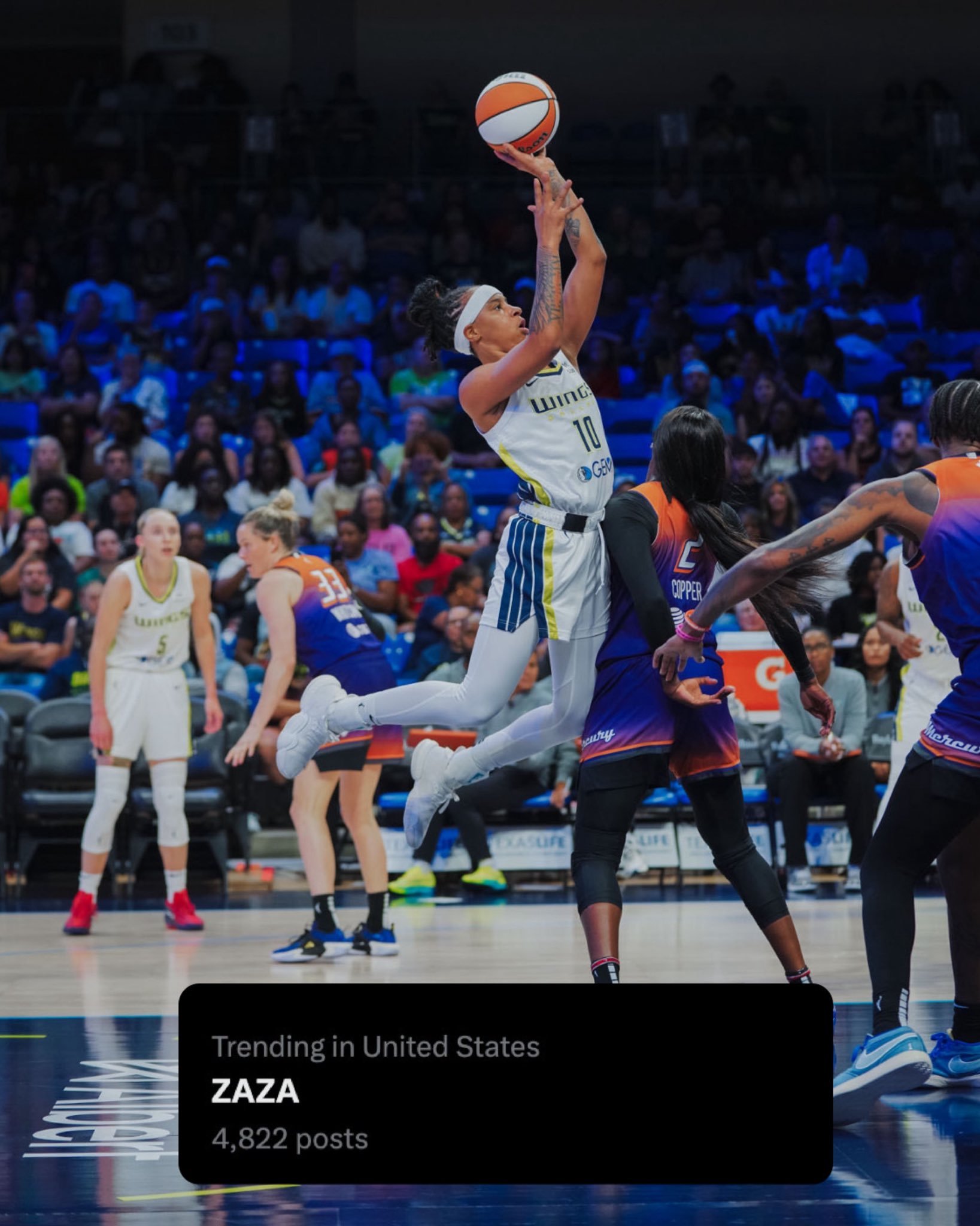阿齐亚哈·詹姆斯成为 WNBA 历史上第五位新秀赛季砍下至少 25 分 5 篮板