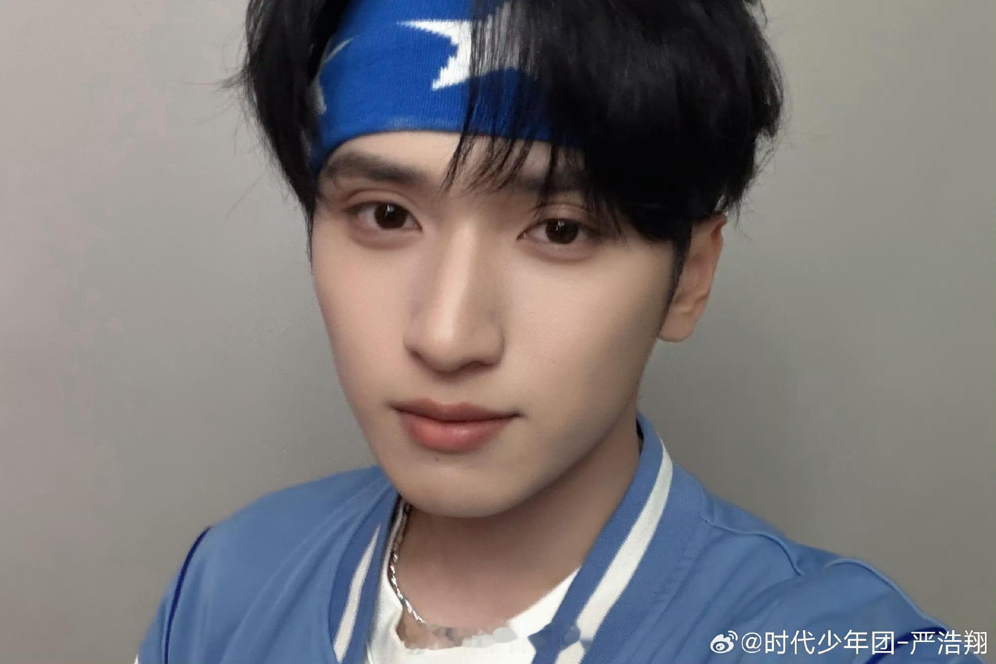 严浩翔严浩翔手绘打碟机有点太潮了严浩翔到哪都忘不了打碟机妥妥把对DJ的热爱融入画