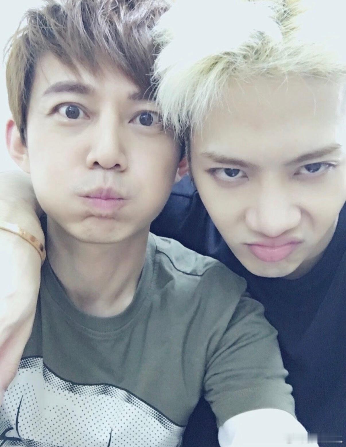 何炅王嘉尔芒果跨年合体湖南卫视跨年第四波阵容湖南卫视跨年演唱会 内娱长情友情天花