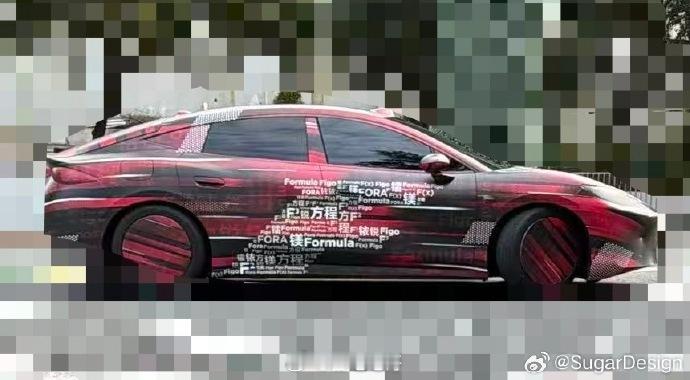 方程豹镁7 谍照曝光！尺寸比镁9小了一圈，但是掀背的设计和低趴溜背挺帅的，整体的