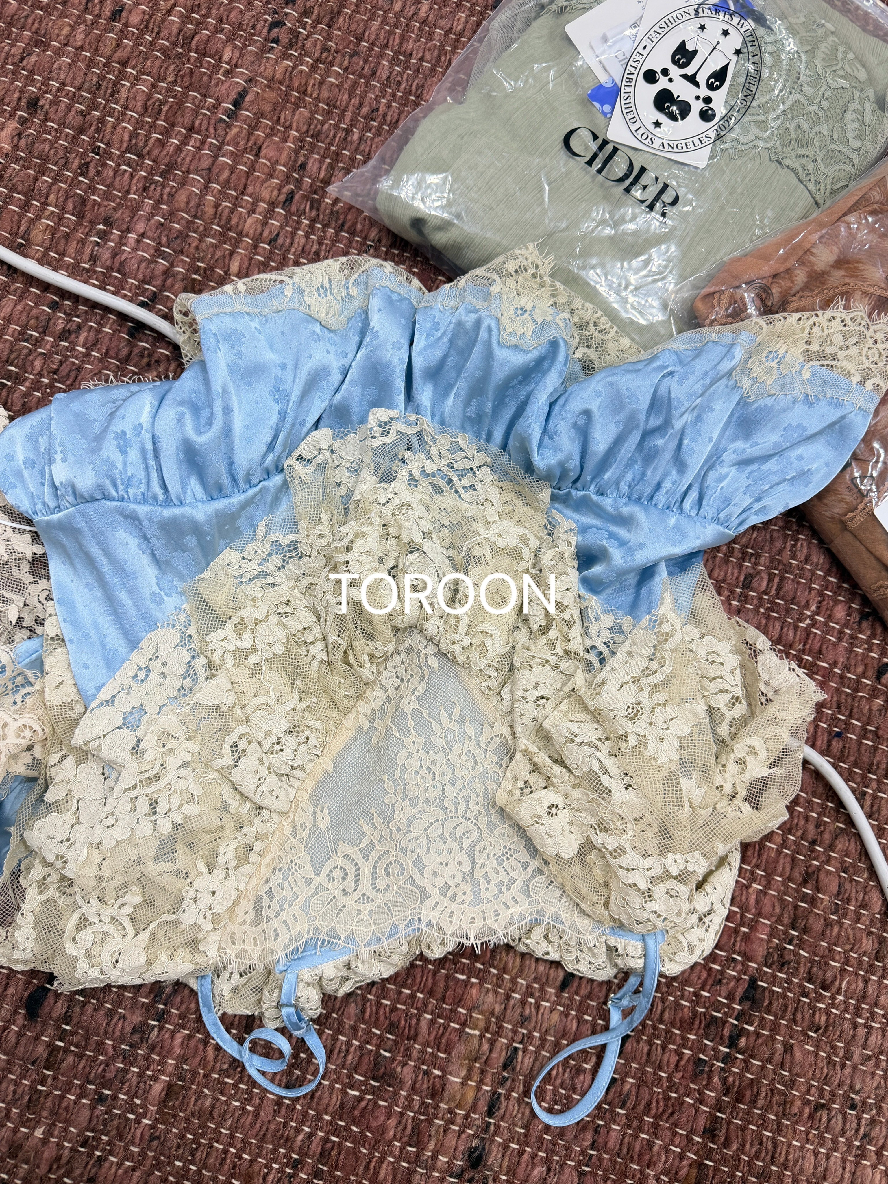 做出来嘟 蕾丝用太大了后面改一改 