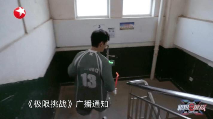 #黄晓明好像进入循环了#黄晓明这是进入循环了呀，独自坚守球门，真是一把辛酸又好笑