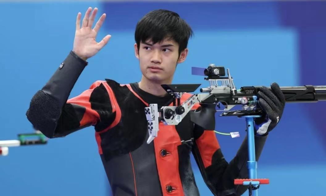 截止目前，巴黎奥运会最得意的三位中国人：
 
1、盛李豪
 
2、刘国梁
 
3