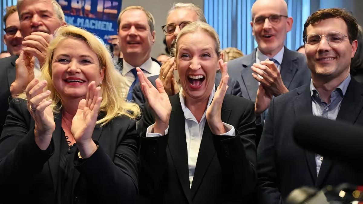 ​一边是德国选择党的欢呼雀跃，另一边却是德国总理默茨的黯然神伤。对于总理的支持率