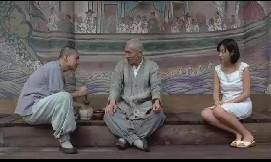 老和尚带着小和尚下山化缘。
二人路过村边儿的一条小河时，看到一个年轻的农妇想过河