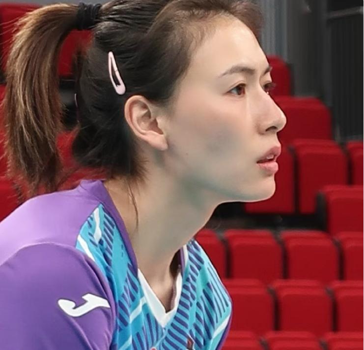 怎么好久没有缪伊雯的消息了？
缪伊雯是一位实力很不错的球员。她既可以打主攻，也可