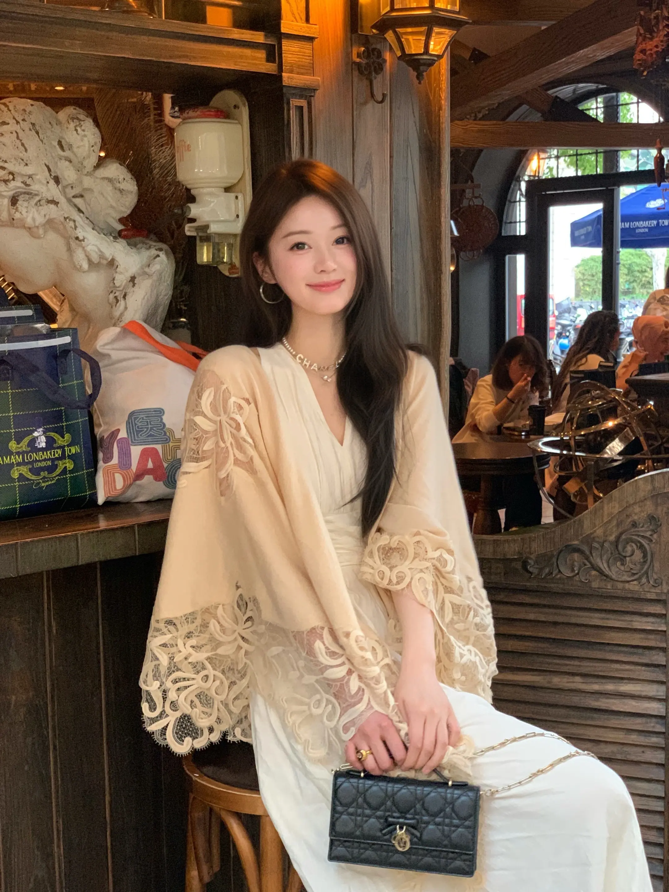 女人过了25岁就不能再穿得像个小孩了。00后也是25岁的人了 长大真好...