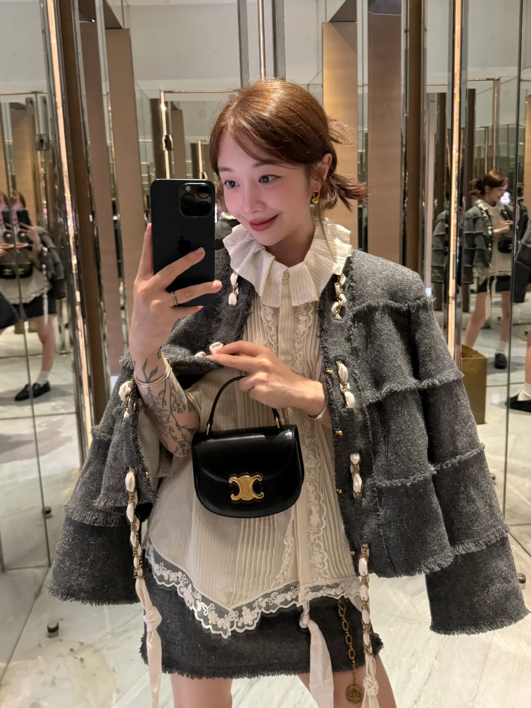 约会穿可爱花瓣领