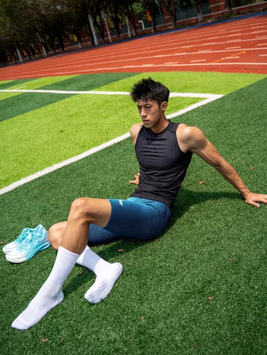 1️⃣个运动男孩