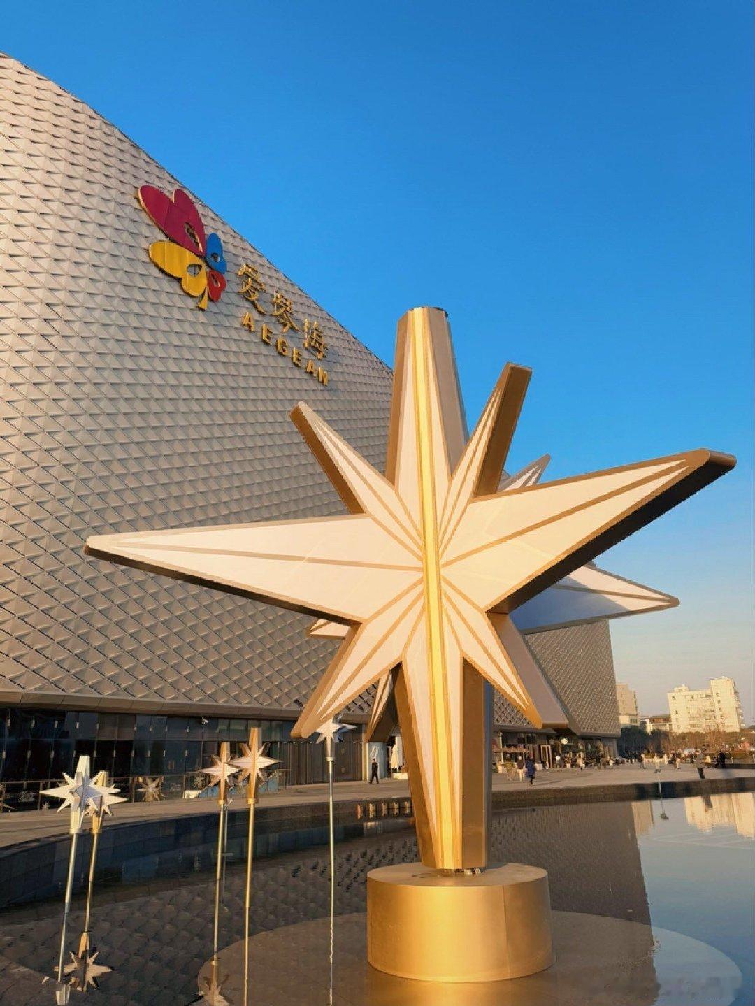 上海爱琴海，如此好的商圈，她当年850万买的商铺，现在只能卖280万。商业形态变