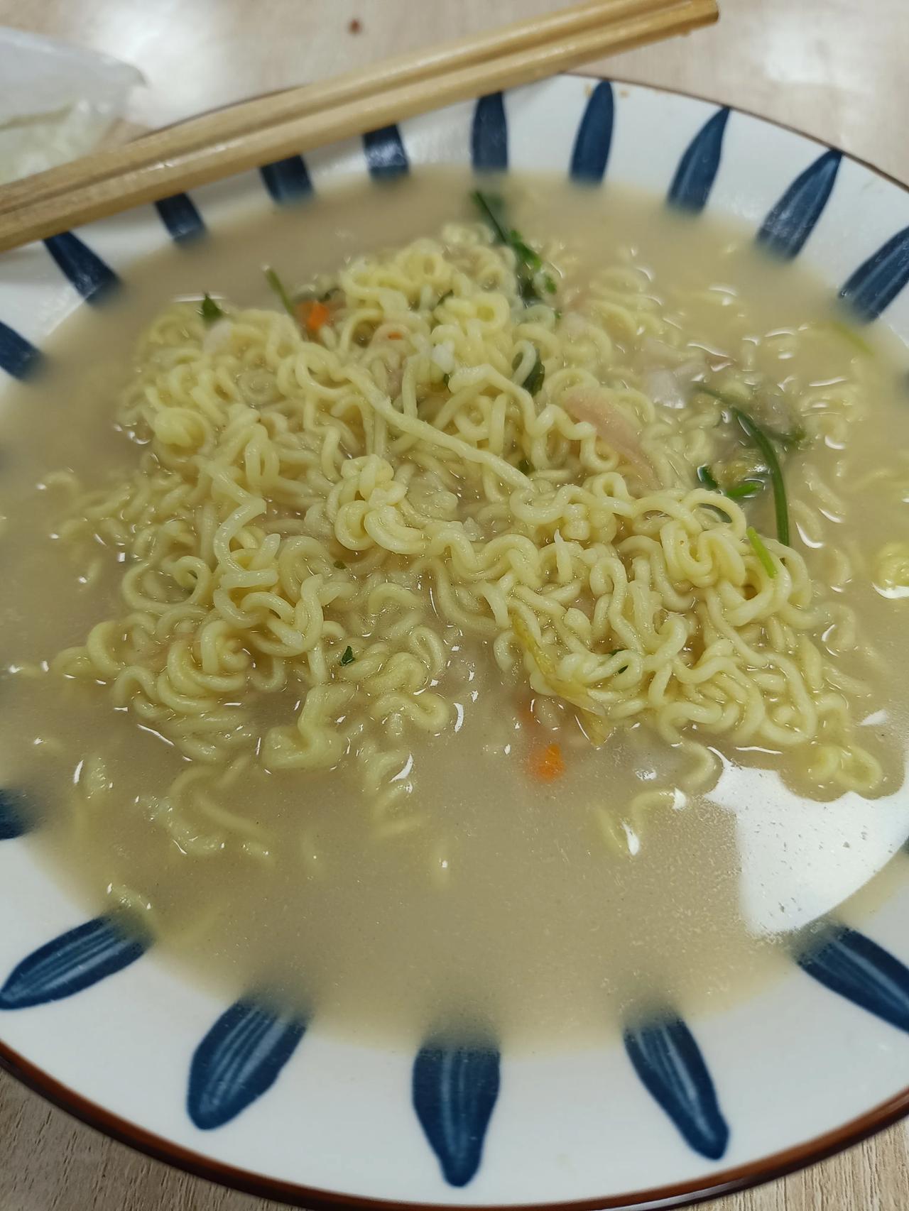 我很愿意支持国货啊，但是如果它产品不行，卖的比某些品牌还要贵，那我真的没法支持啊