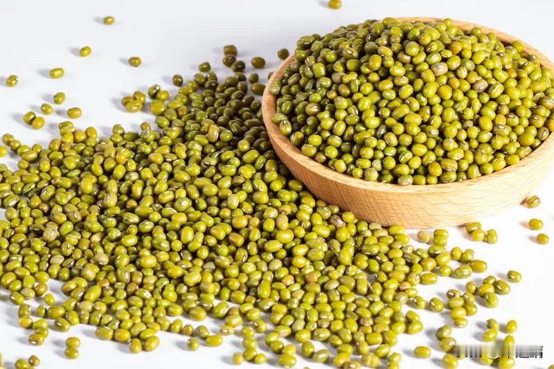 上火时，可以选择一些具有清热解毒、润燥降火作用的食物。以下是一些推荐的食物：
