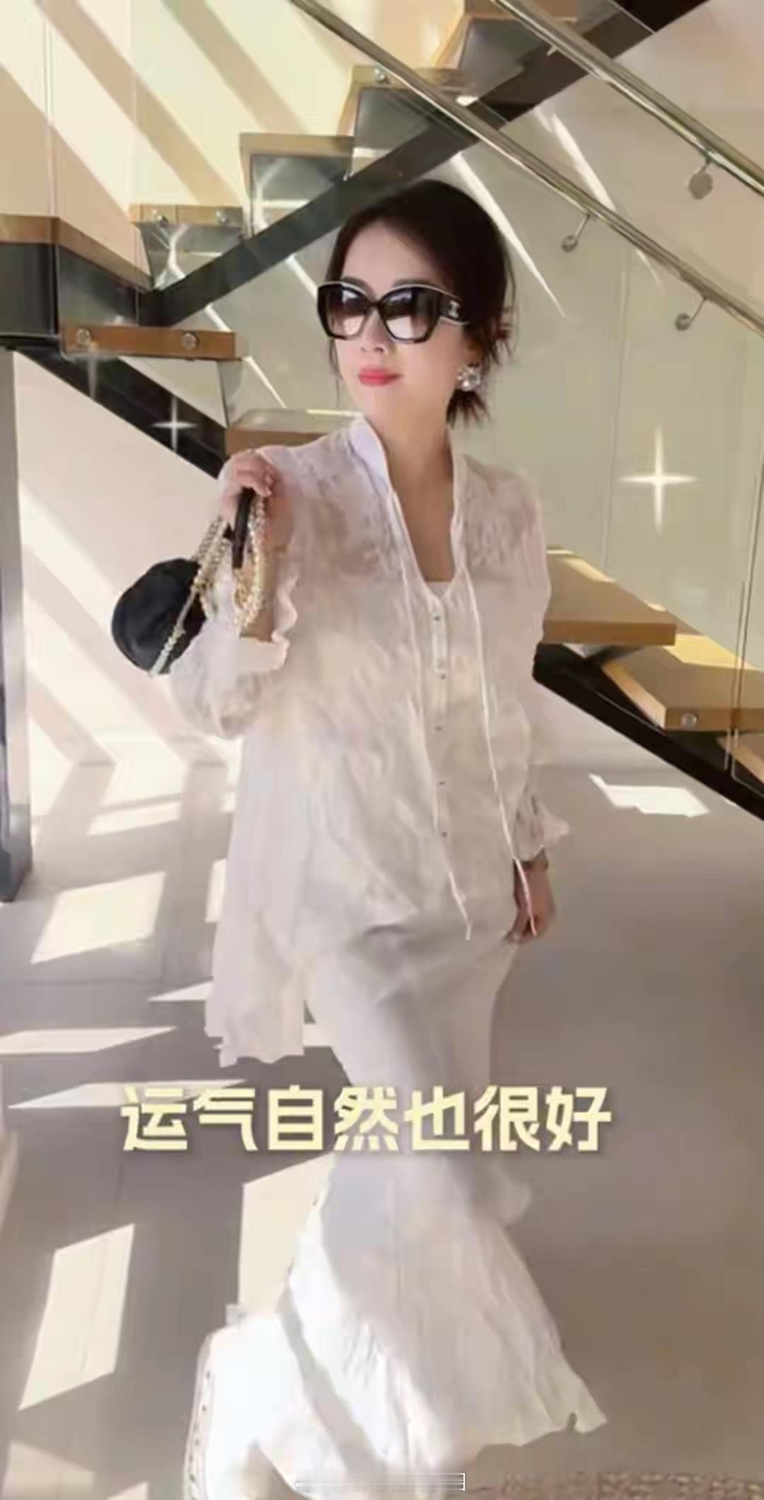 李念晒带娃日常，一堆漂亮衣服，每天穿搭不重样，3岁儿子好可爱！