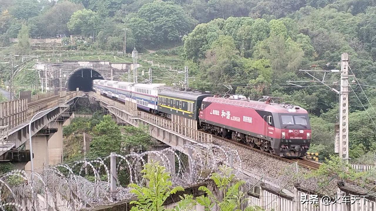 最近几年春运、清明、五一、端午、中秋、国庆假期的时候，西安铁路局都会用双层客车跑